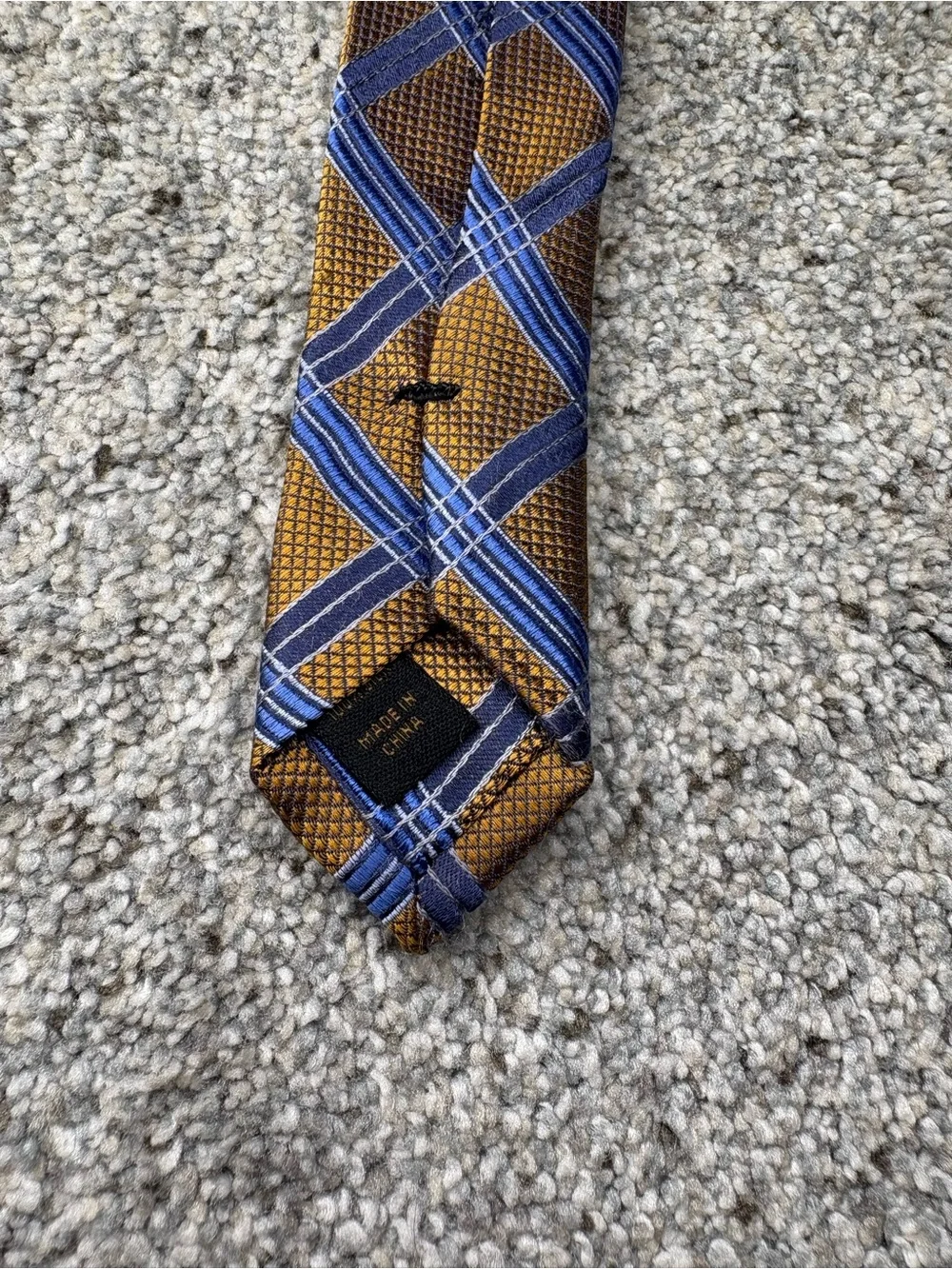 Jos. A. Bank Reserve Men's Silk Tie Gold and Blue Striped Made In China 60 X 3.5
